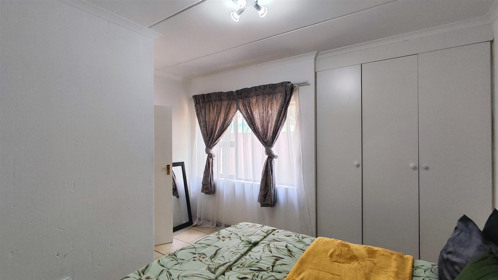 Bed Room 1 - 11 square meters of property in Helderwyk Estate