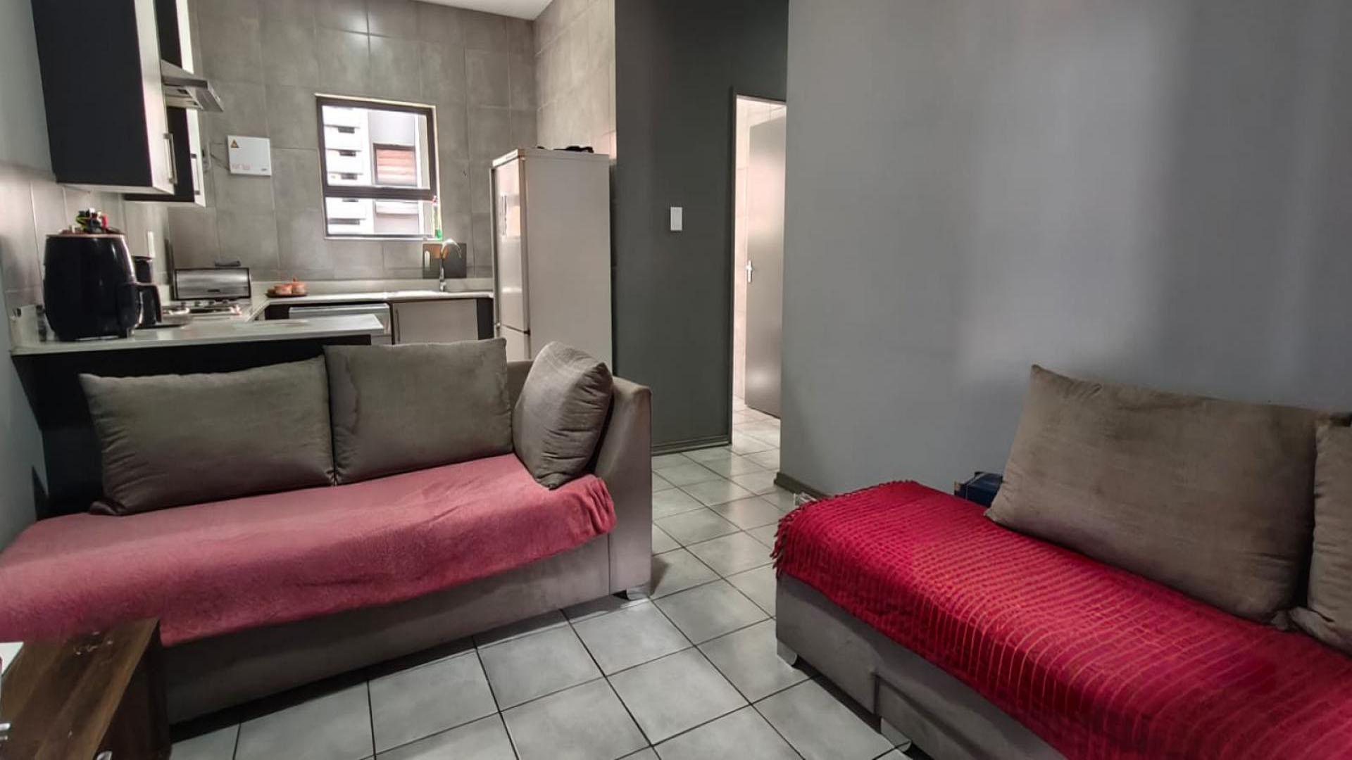 Lounges - 15 square meters of property in Witpoortjie