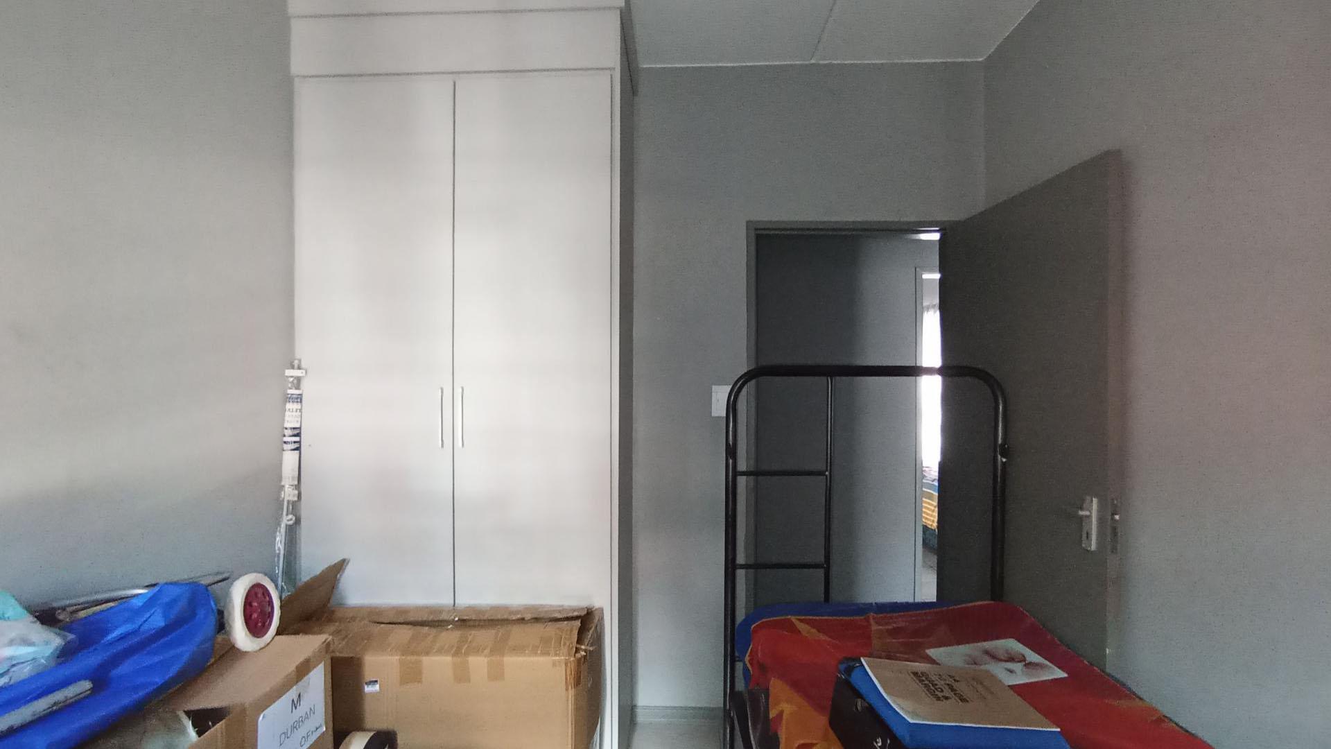 Bed Room 1 - 11 square meters of property in Witpoortjie