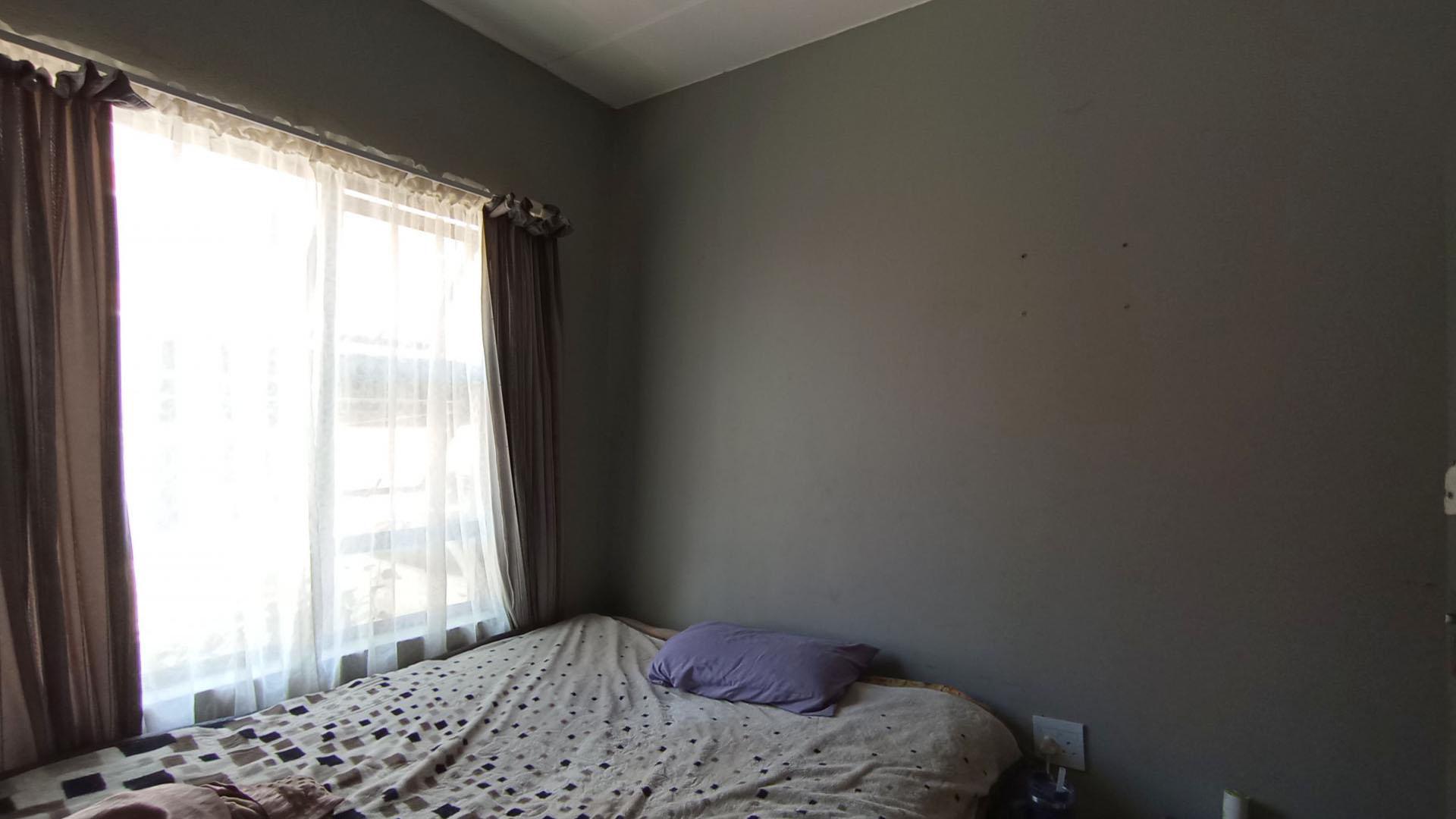 Bed Room 2 - 11 square meters of property in Witpoortjie