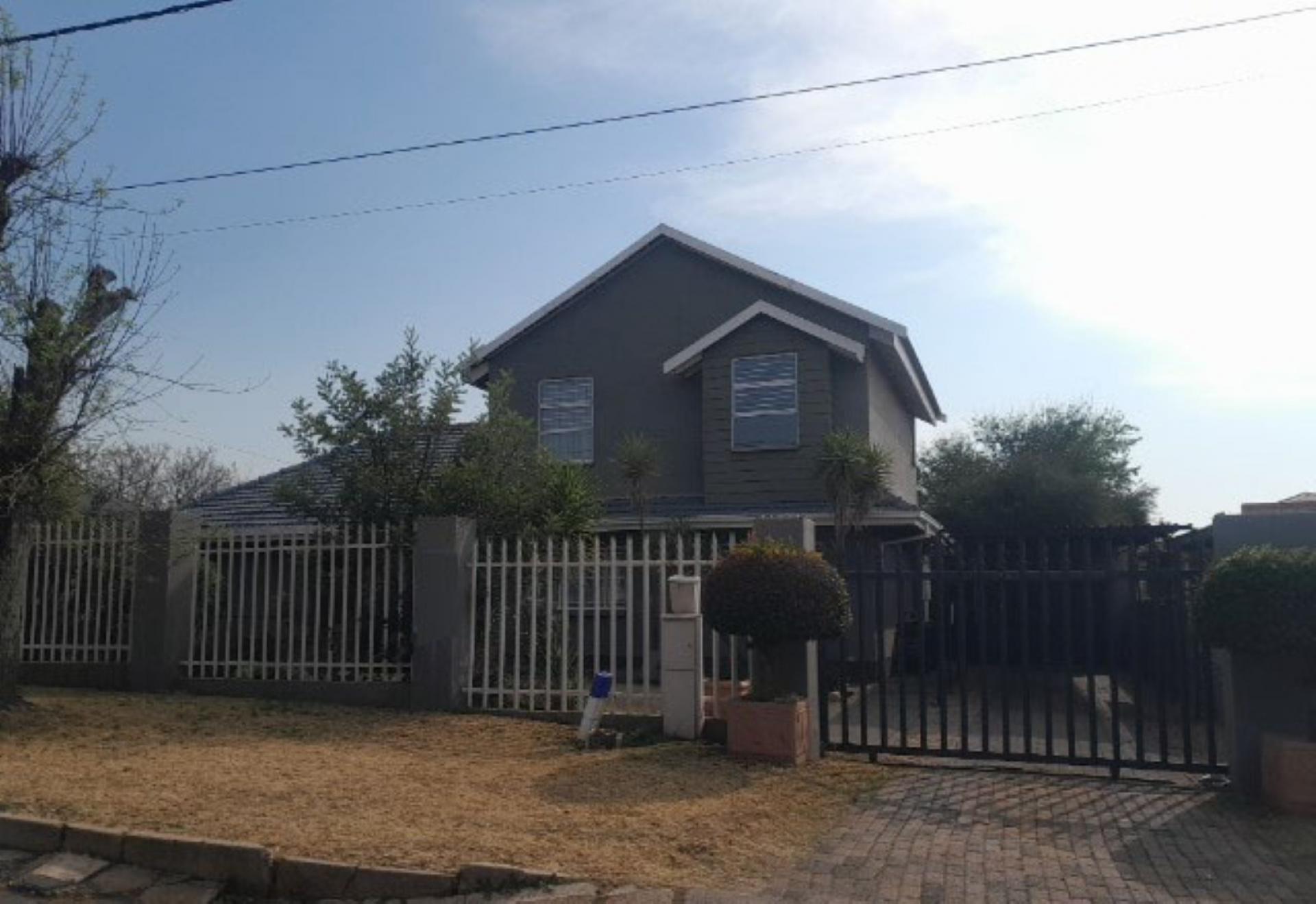 Front View of property in Discovery