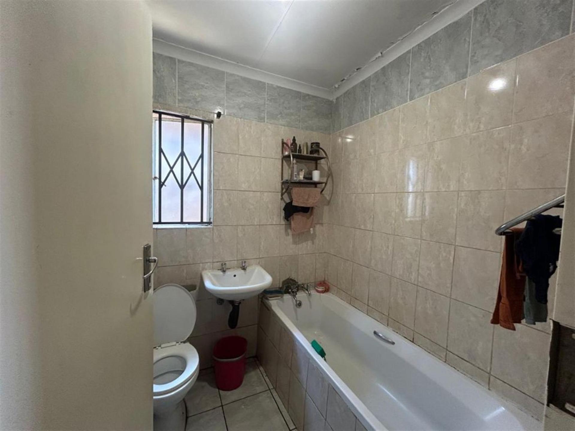 Bathroom 1 of property in Windmill Park