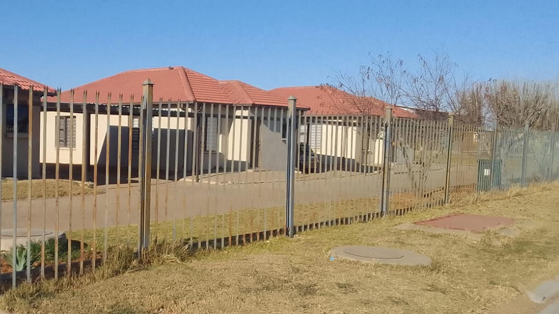 Front View of property in Grasslands