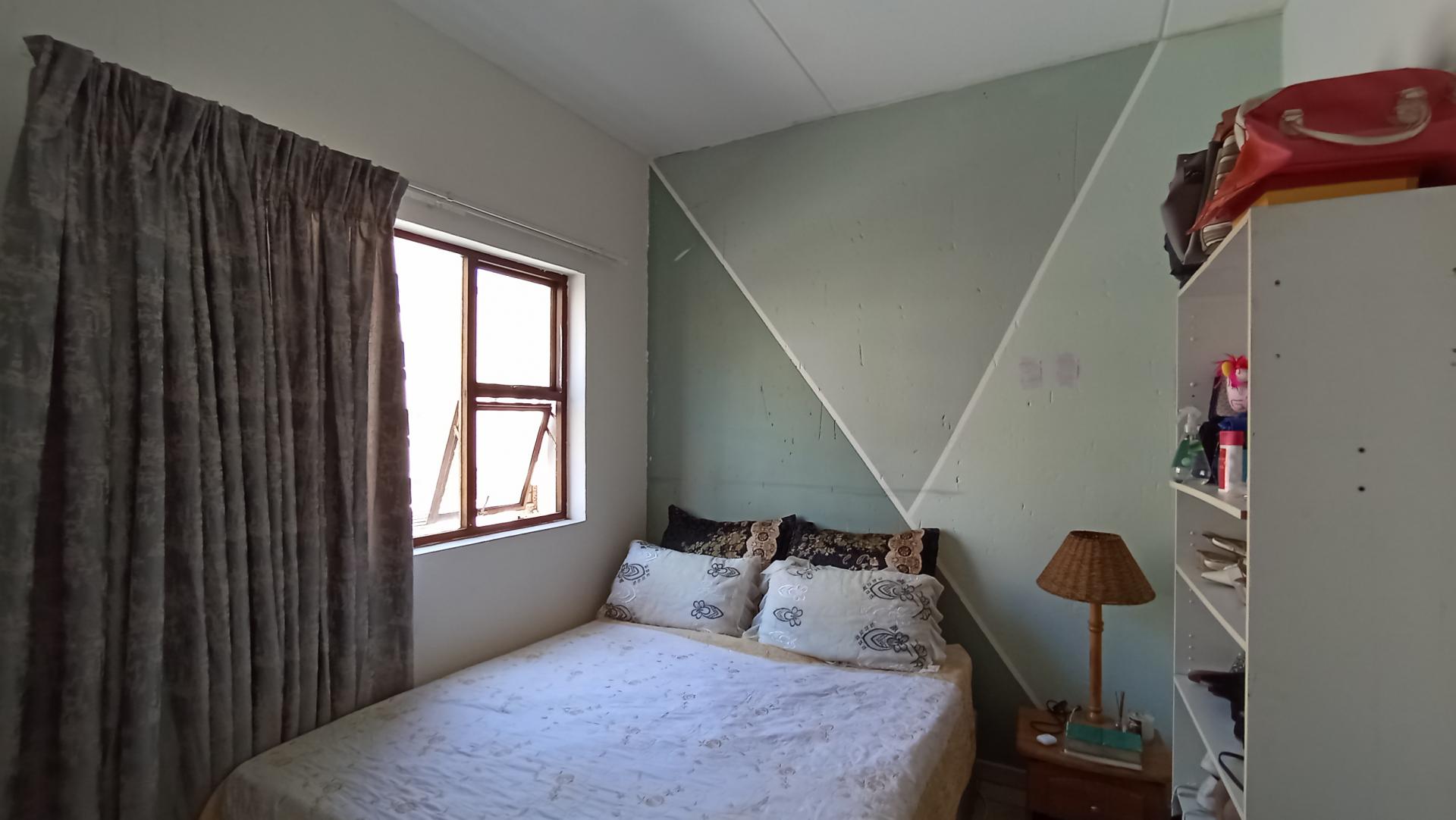 Bed Room 1 - 11 square meters of property in Ferndale - JHB