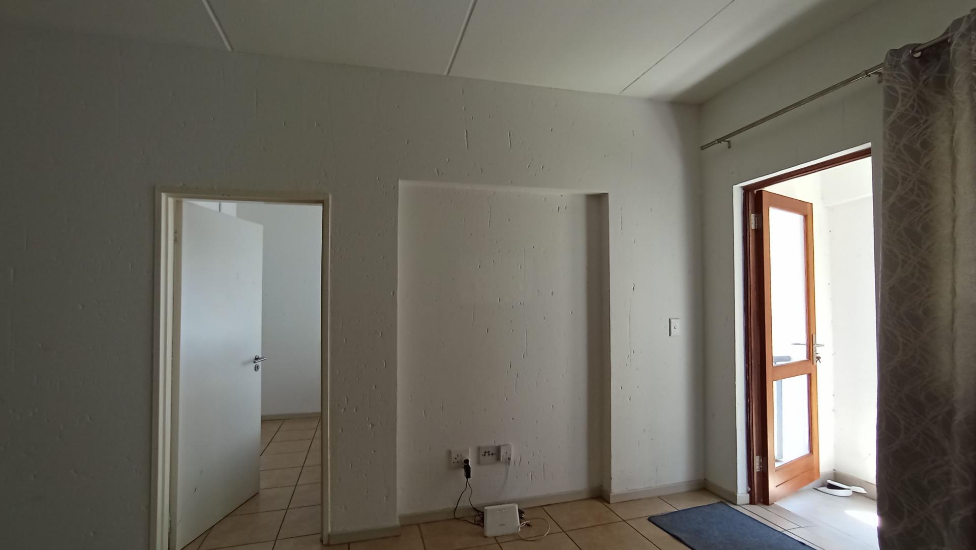 Lounges - 9 square meters of property in Ferndale - JHB