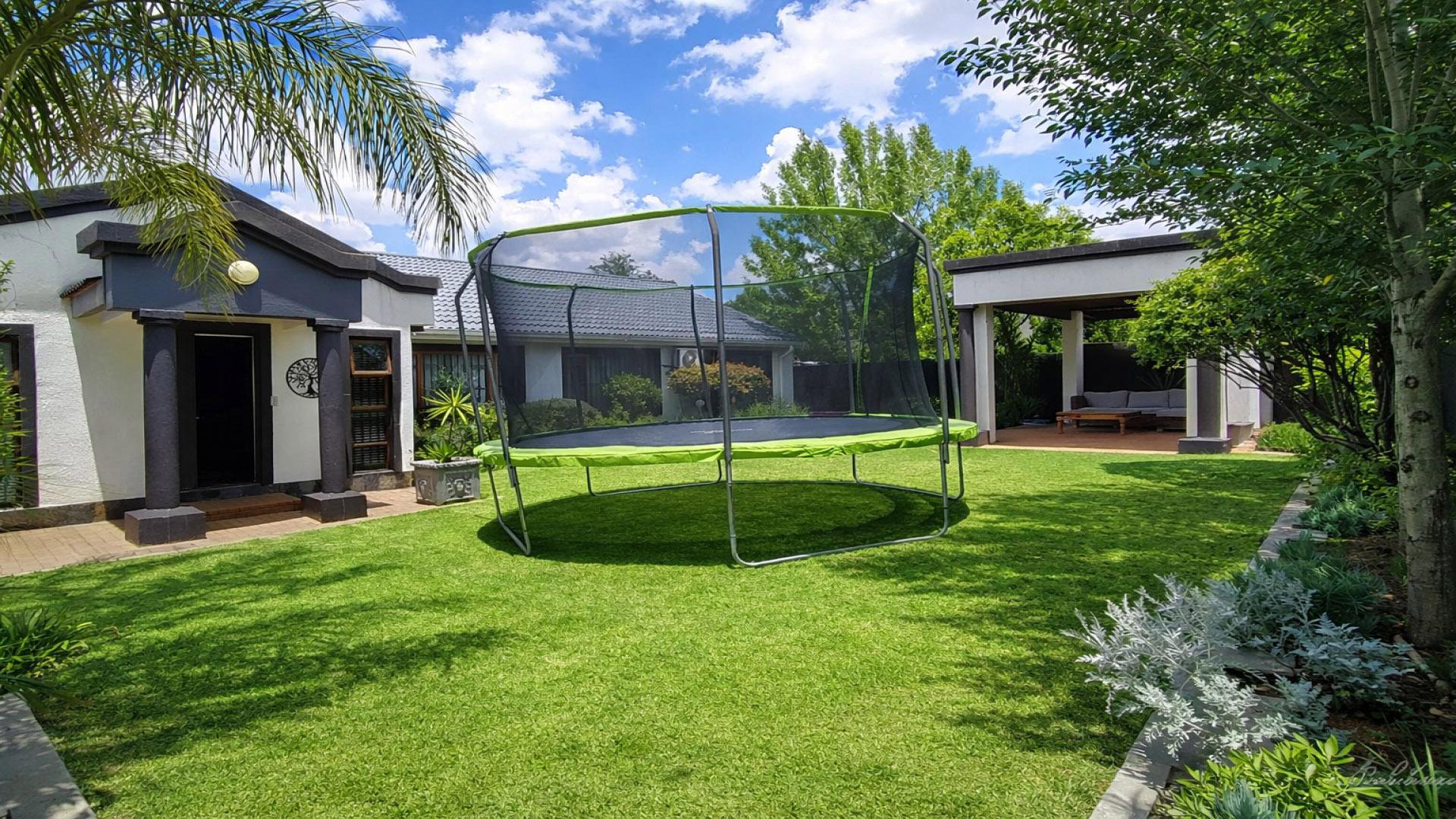 Front View of property in Heuwelsig