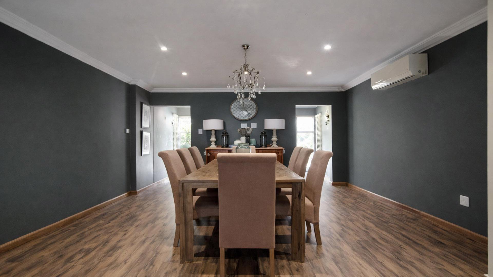 Dining Room of property in Heuwelsig
