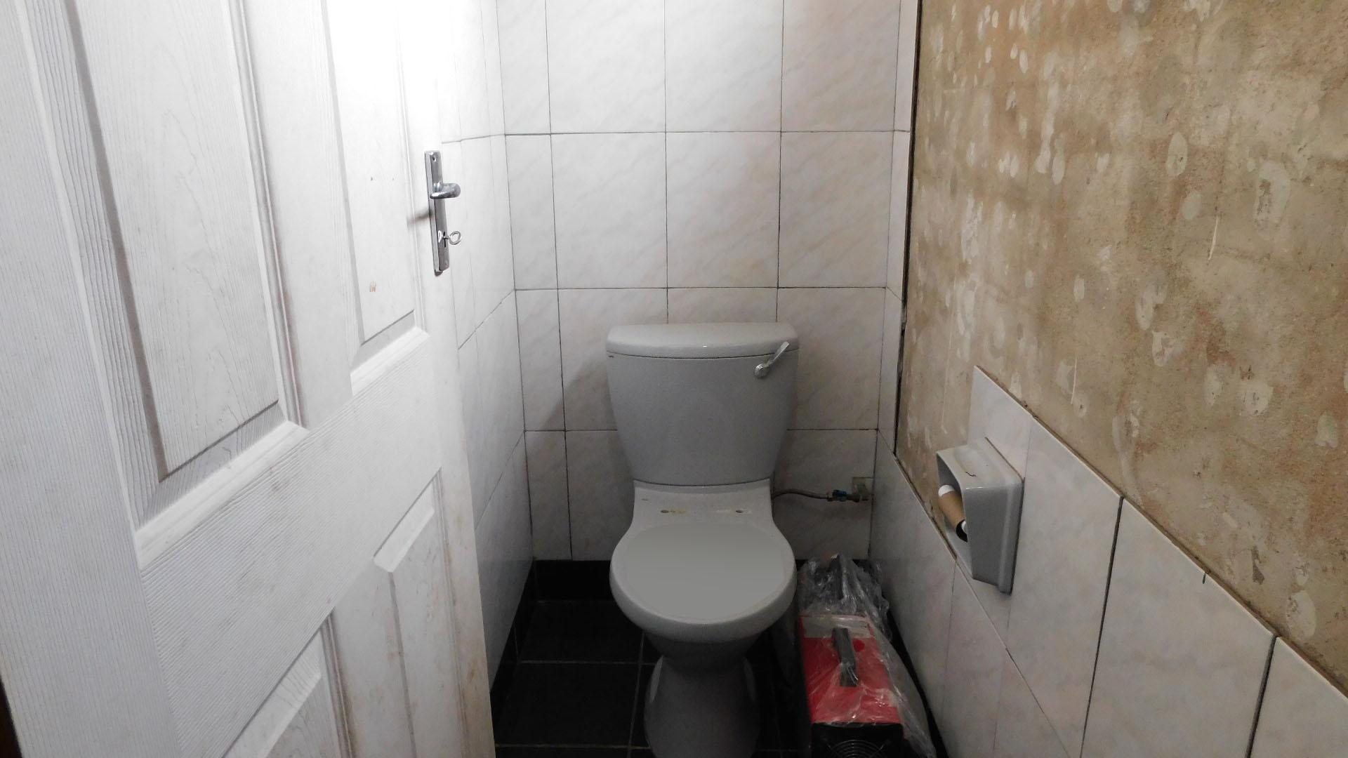Guest Toilet - 2 square meters of property in Moorton