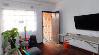 Lounges - 14 square meters of property in Moorton