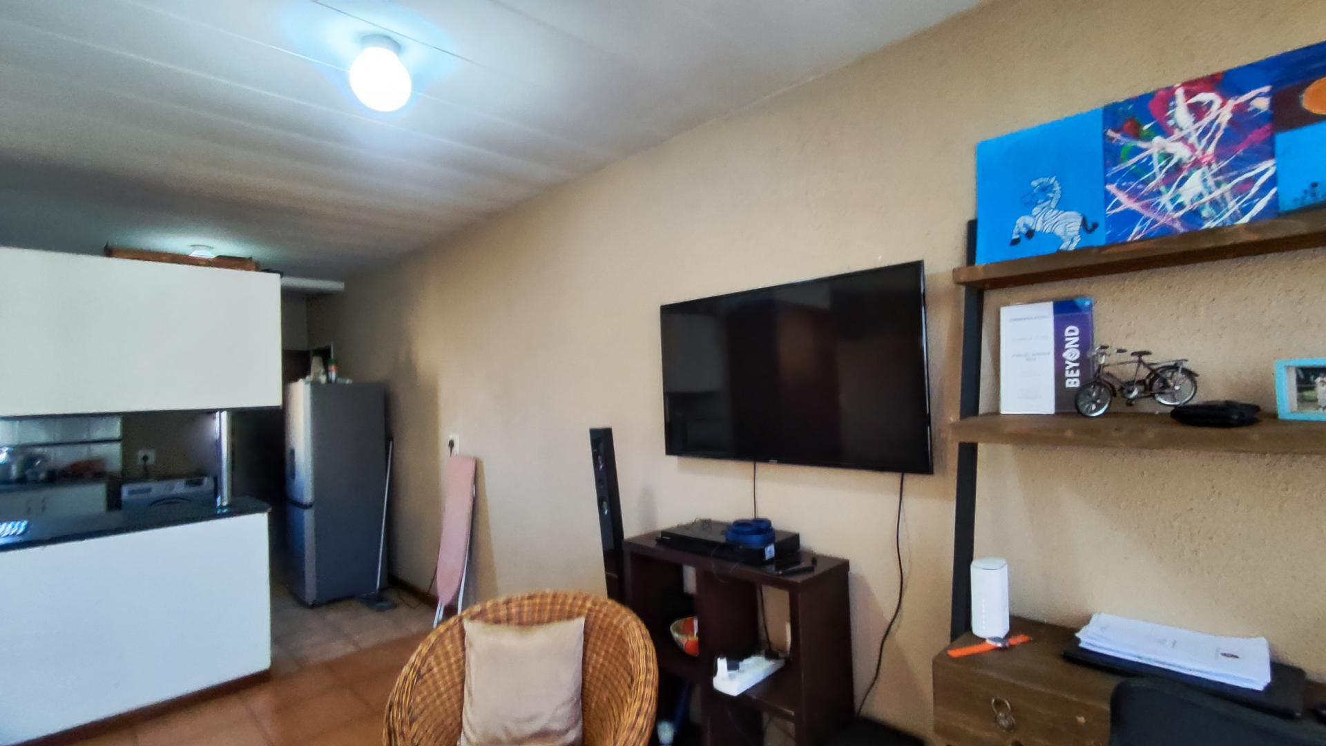 Lounges - 11 square meters of property in Kempton Park