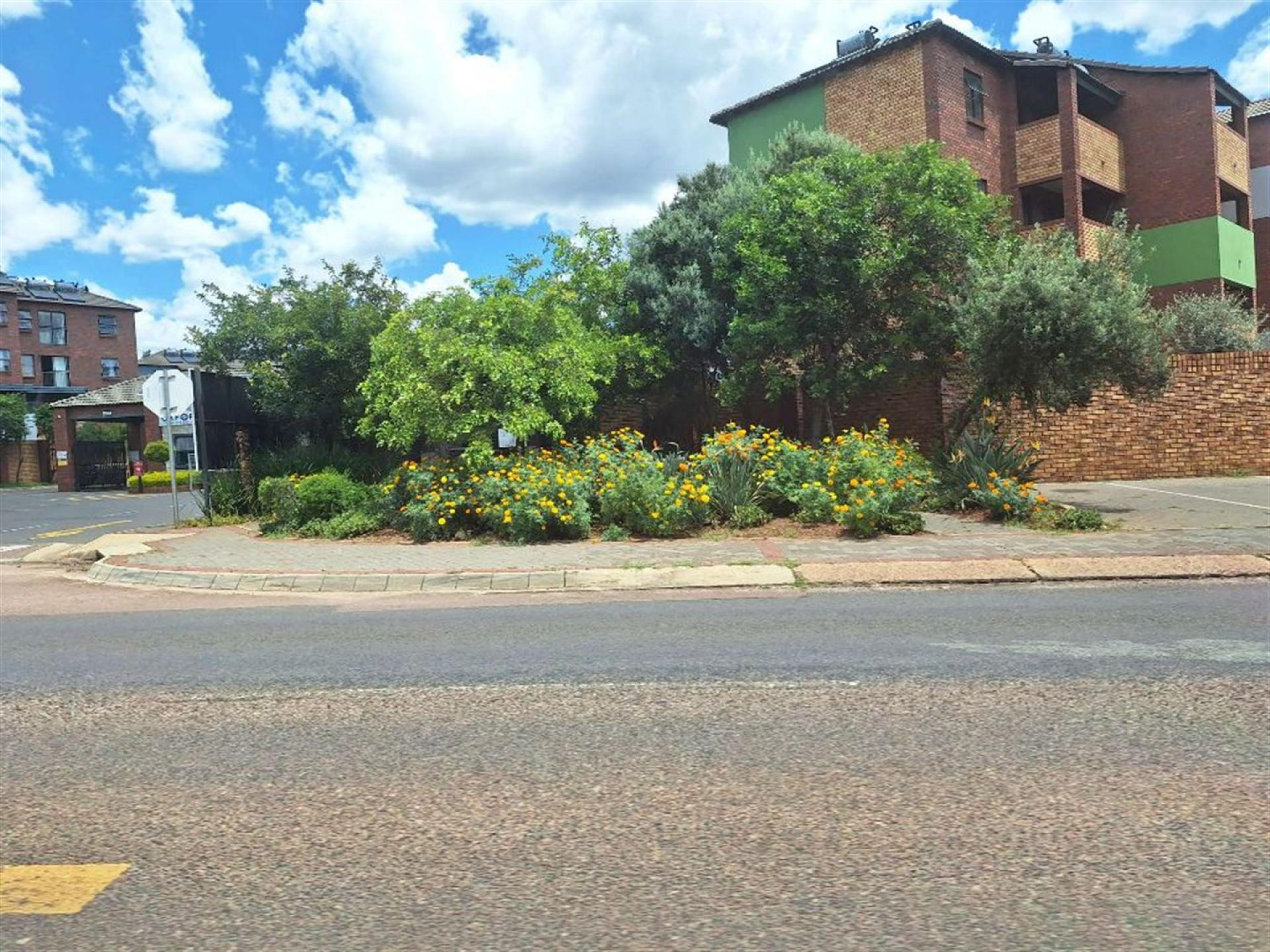 Front View of property in Montana Tuine