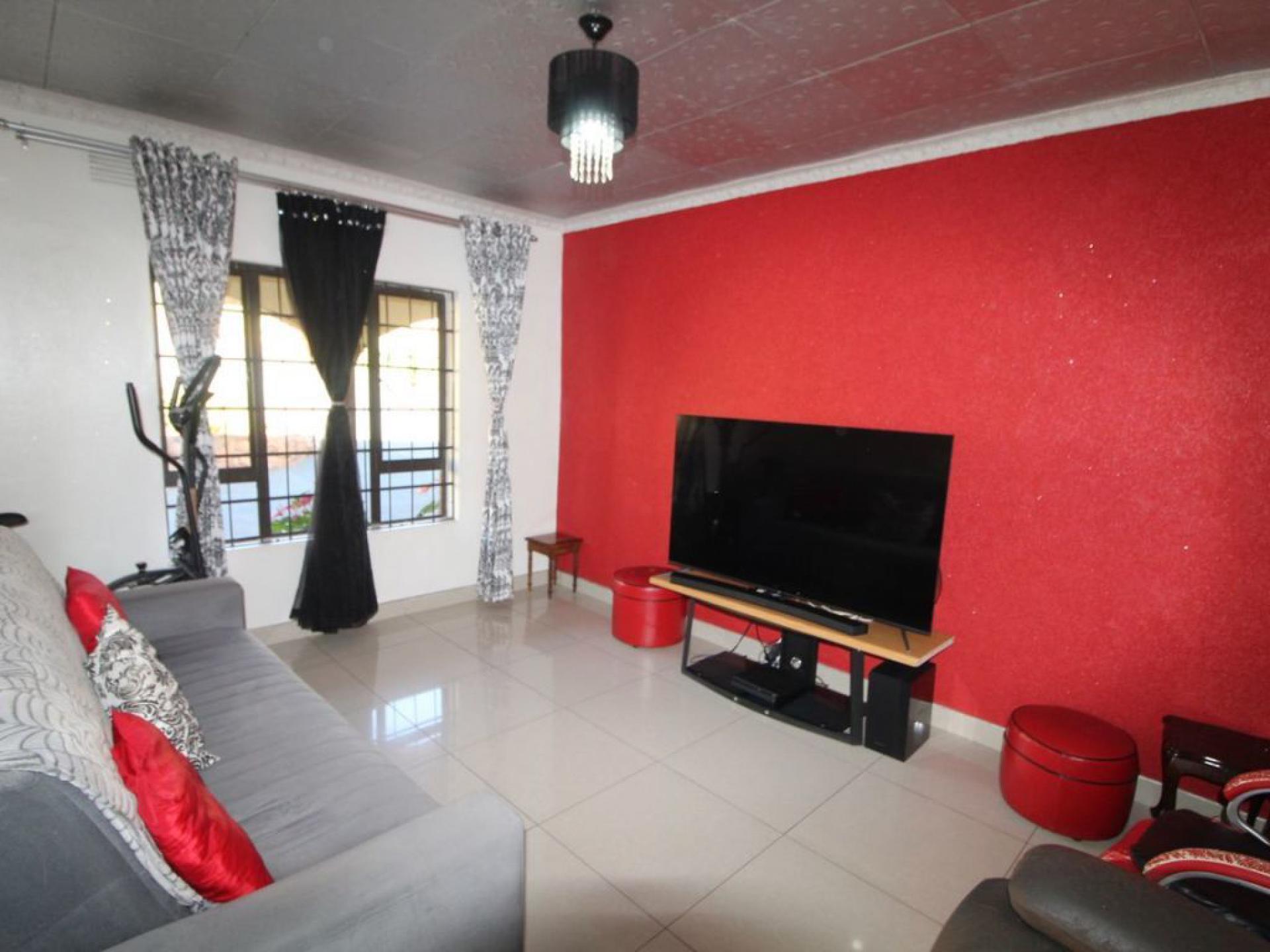  of property in Queensburgh