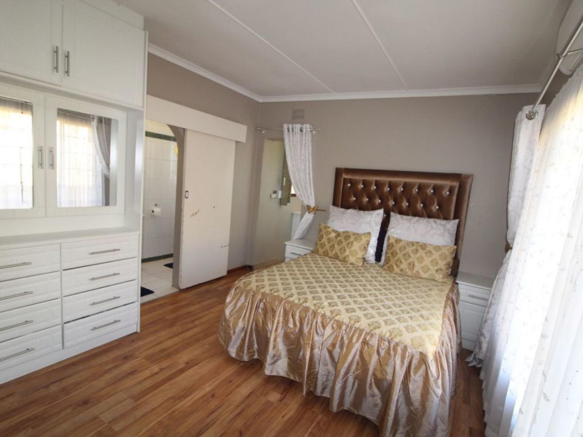  of property in Queensburgh