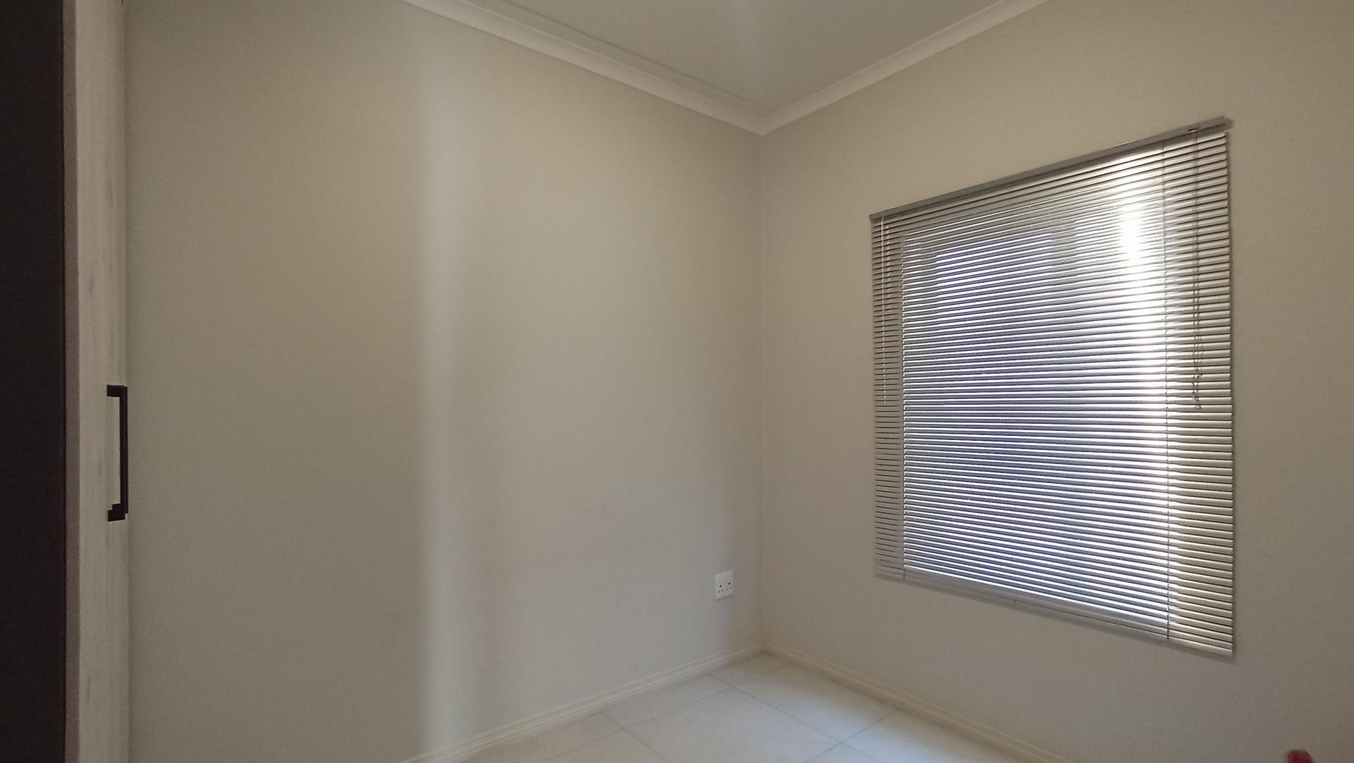 Bed Room 1 of property in Erand Gardens