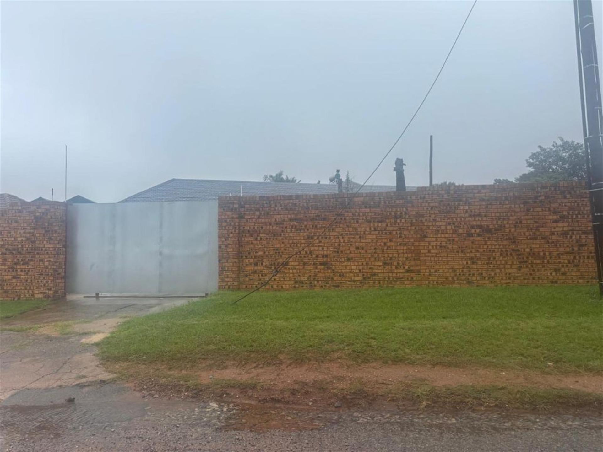 Front View of property in Princess A.H.