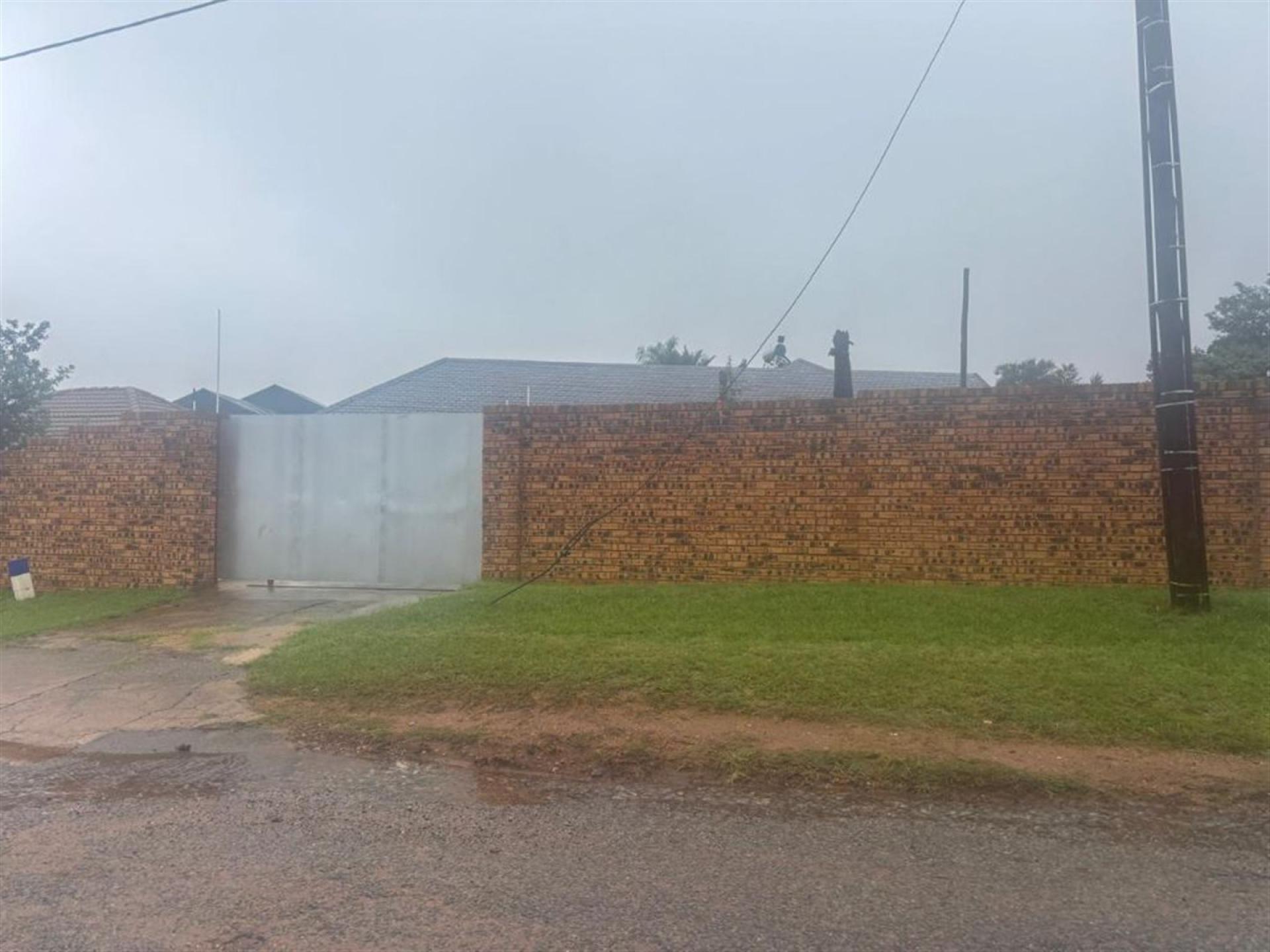 Front View of property in Princess A.H.