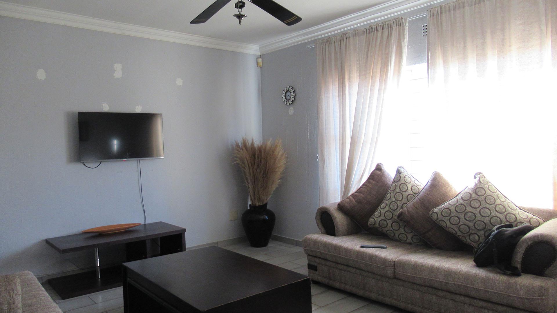 Lounges - 20 square meters of property in Hamberg