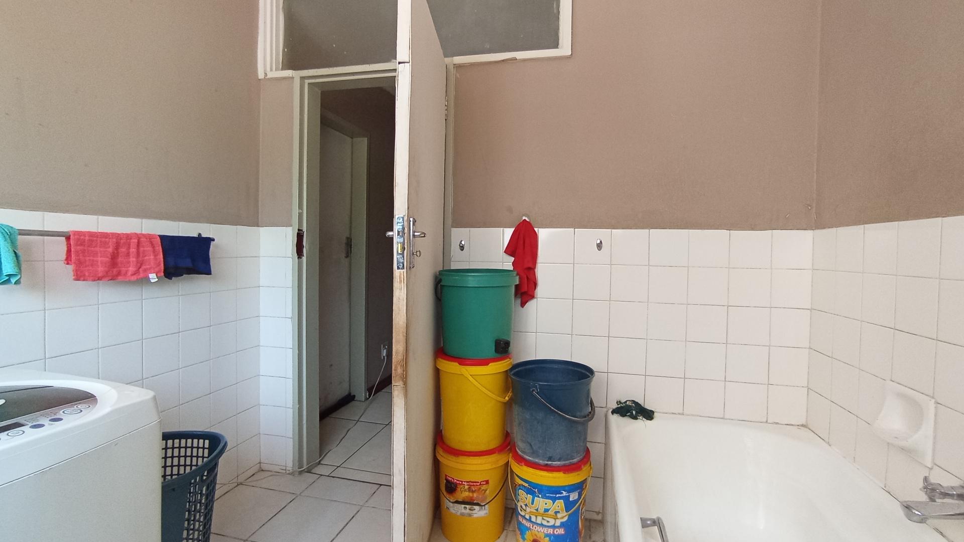 Bathroom 2 - 7 square meters of property in Sunnyside