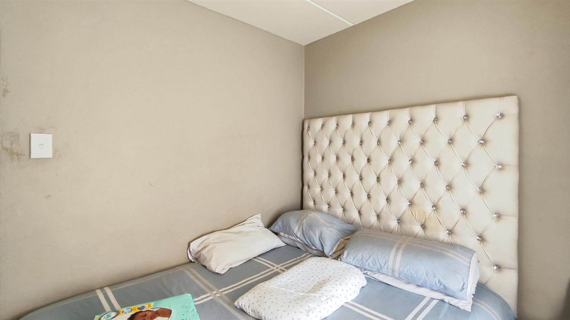 Bed Room 2 - 7 square meters of property in Sky City