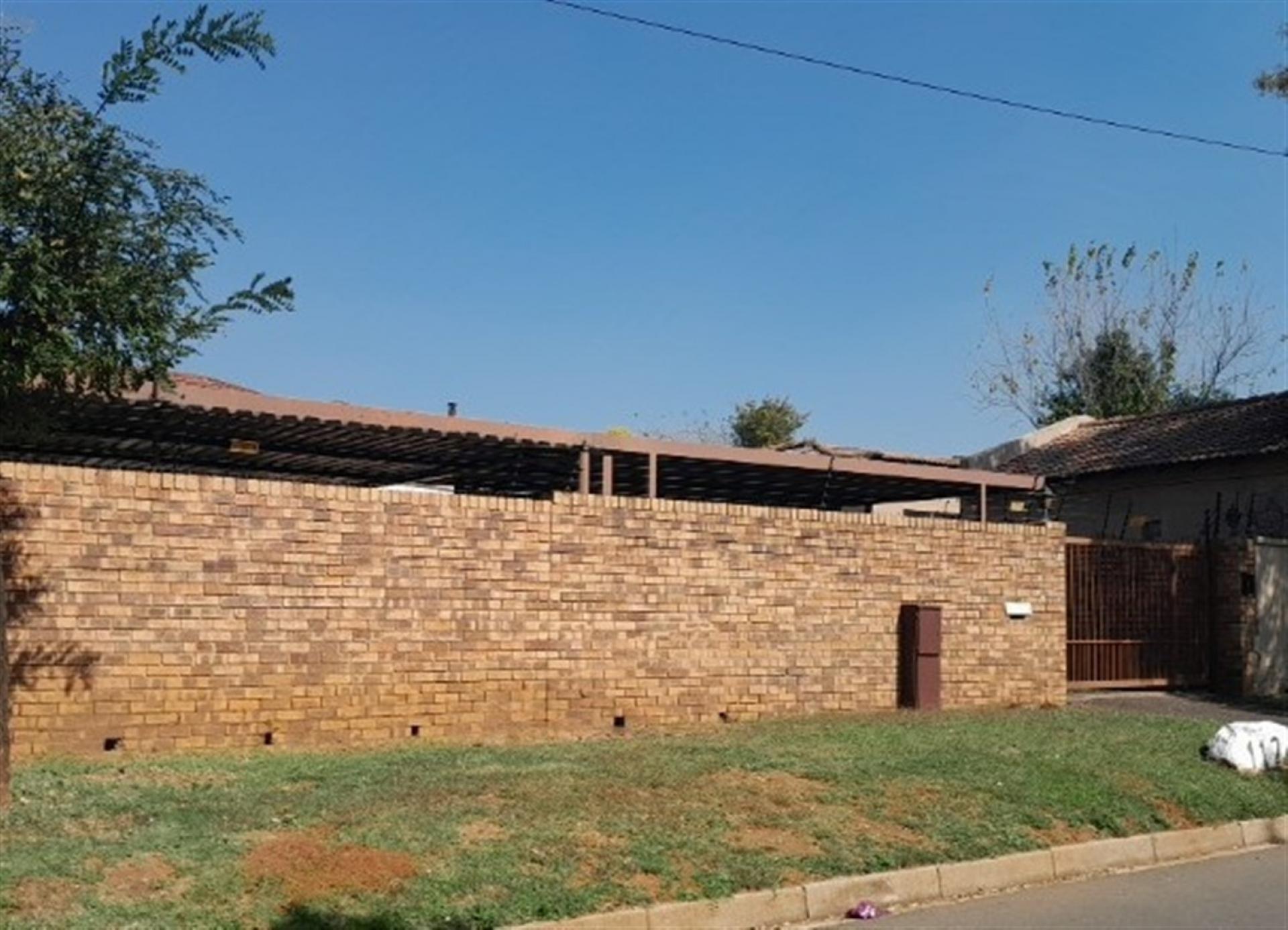 Front View of property in Florida