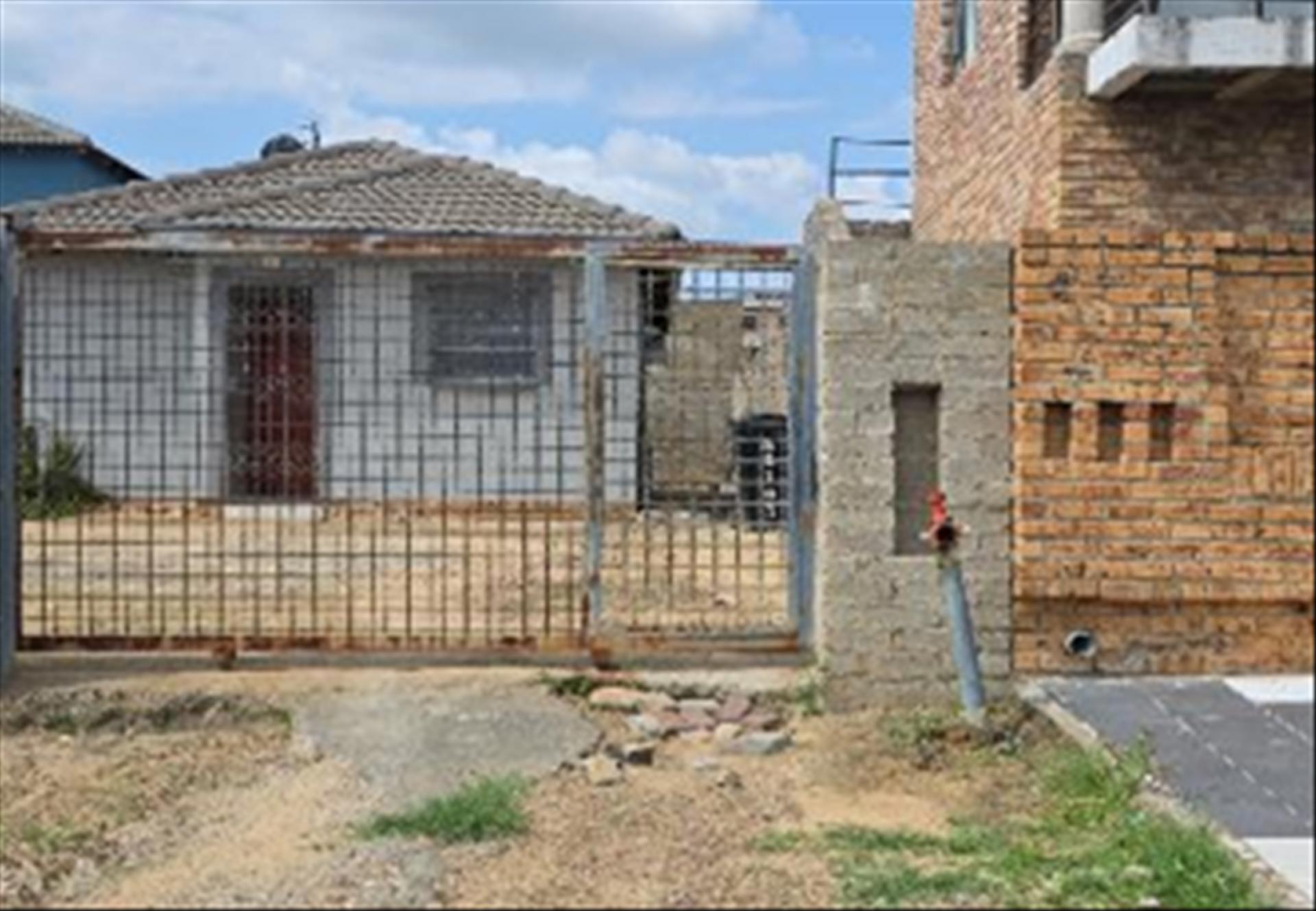 Front View of property in Riverside View