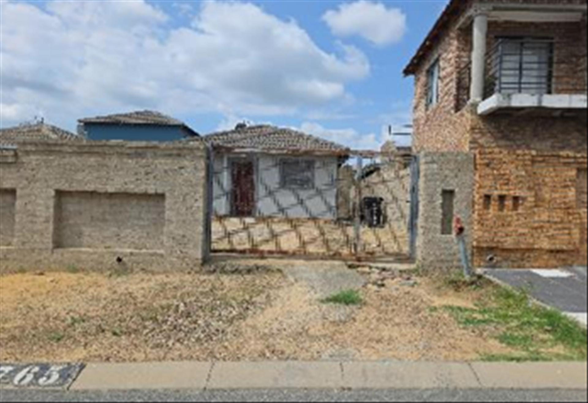 Front View of property in Riverside View