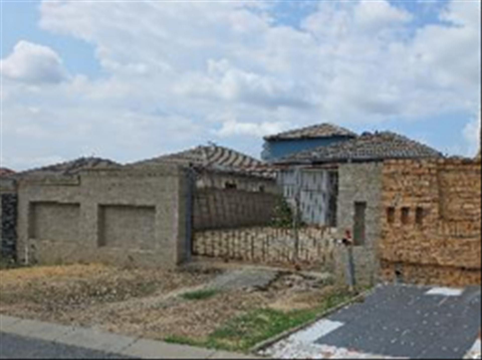 Front View of property in Riverside View