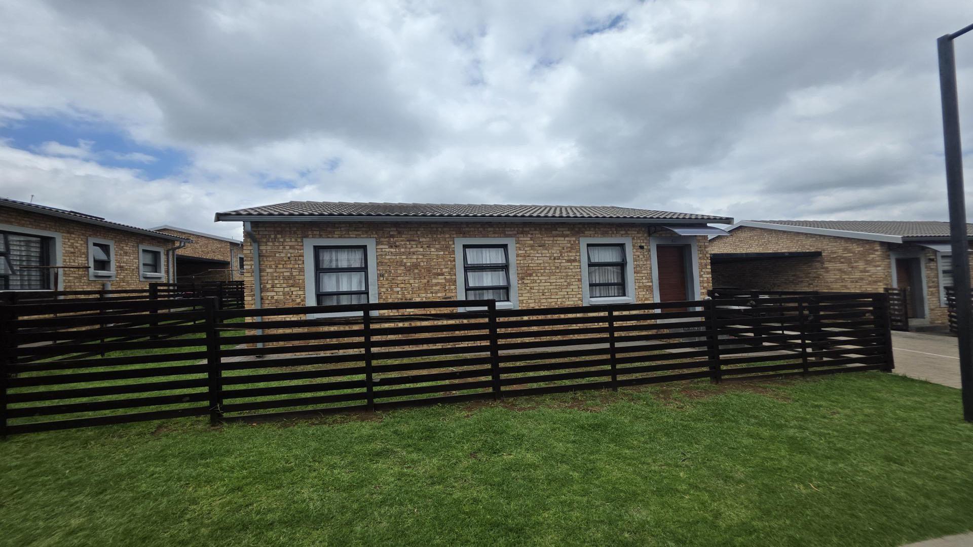 Front View of property in Groblerpark