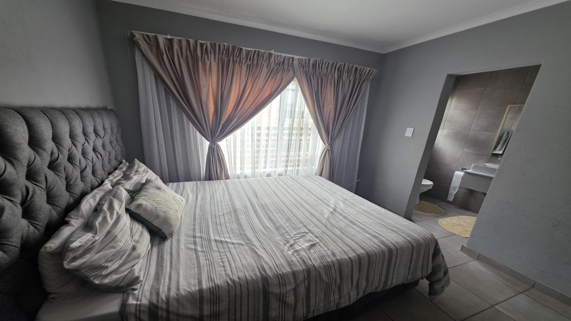 Bed Room 1 of property in Groblerpark