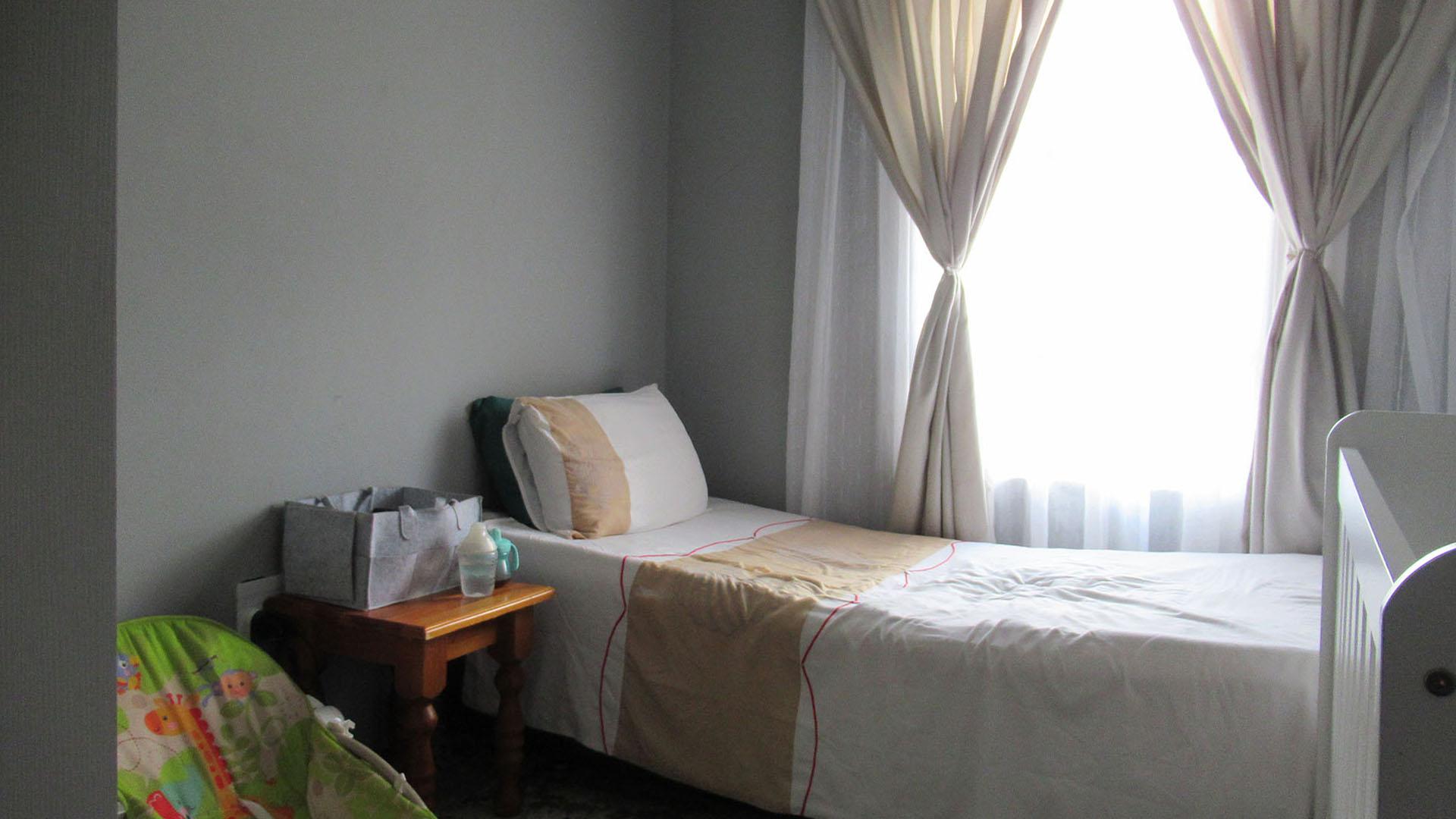 Bed Room 1 - 9 square meters of property in Groblerpark