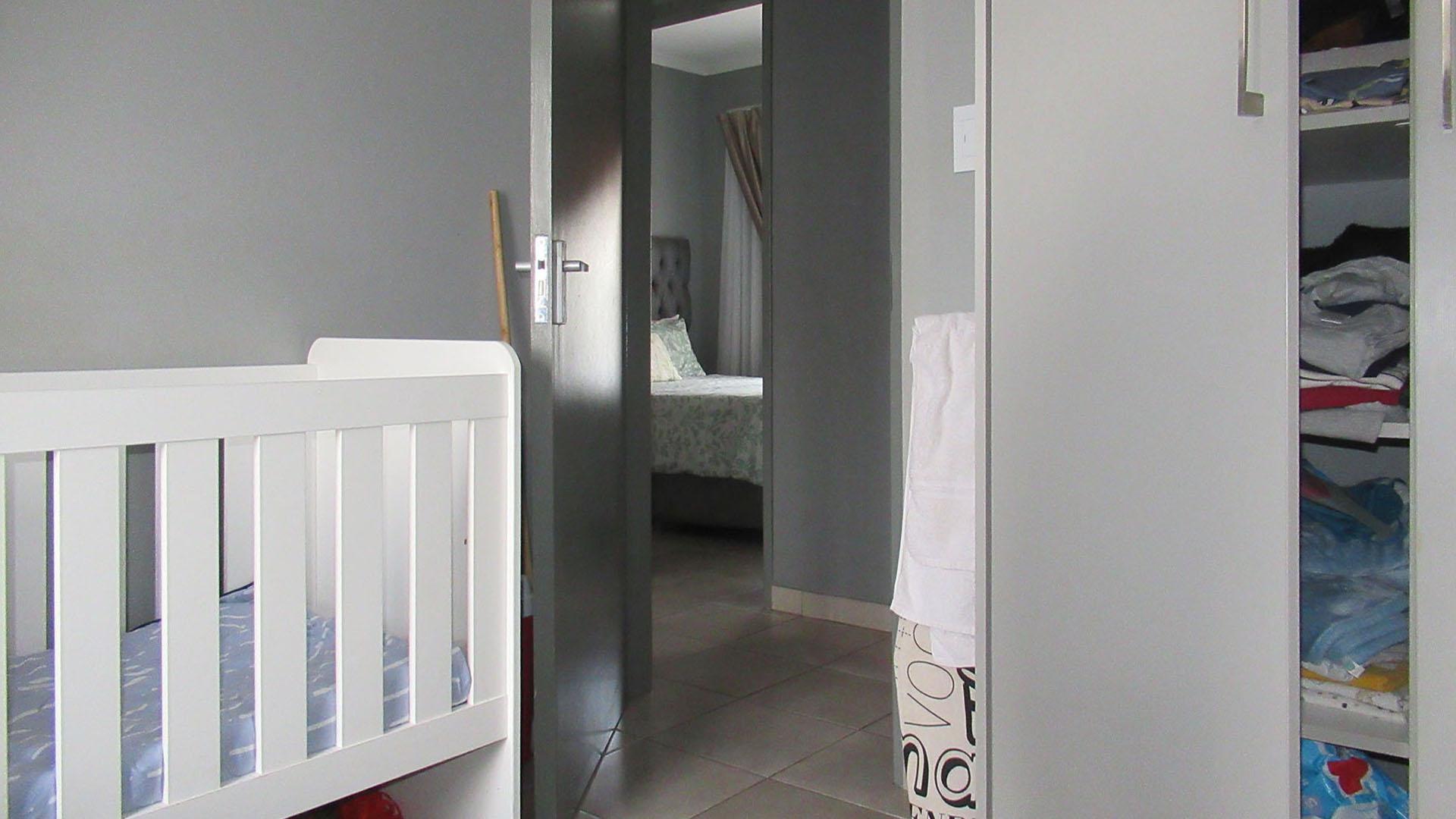 Bed Room 1 - 9 square meters of property in Groblerpark