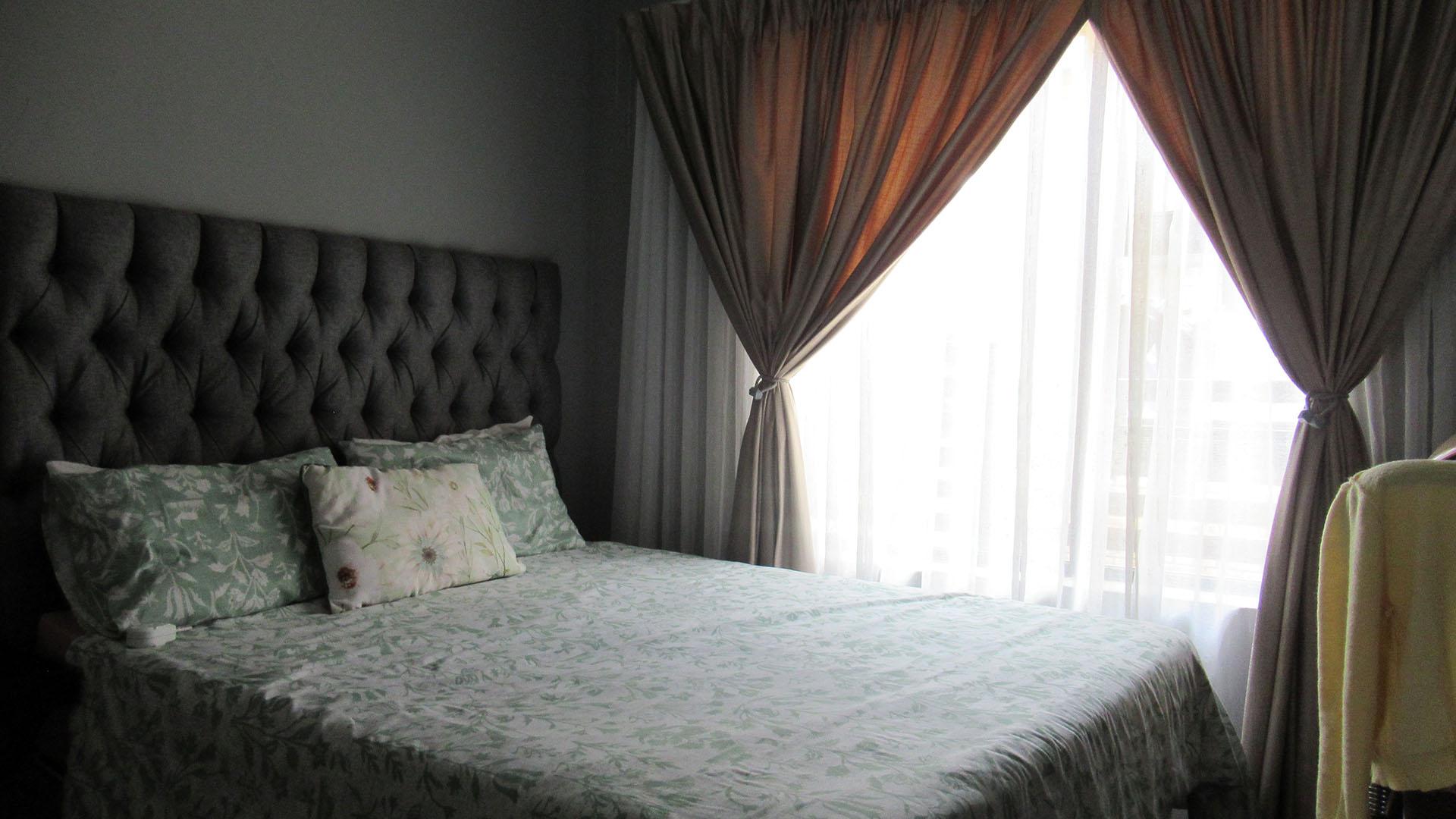 Main Bedroom - 10 square meters of property in Groblerpark