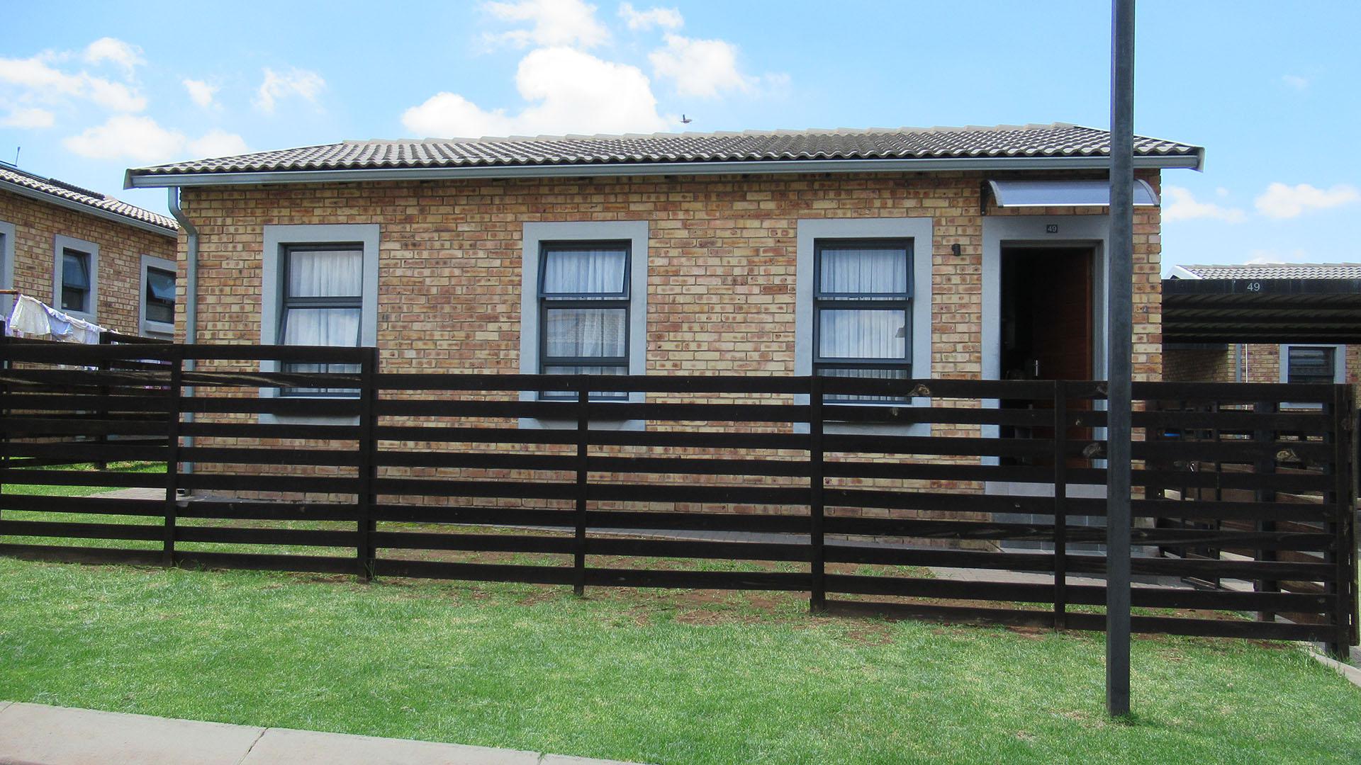 Front View of property in Groblerpark