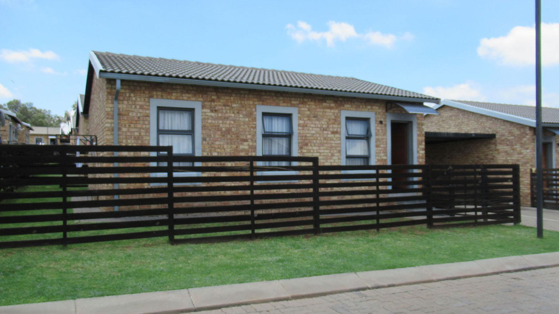 Front View of property in Groblerpark