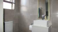 Main Bathroom - 3 square meters of property in Groblerpark