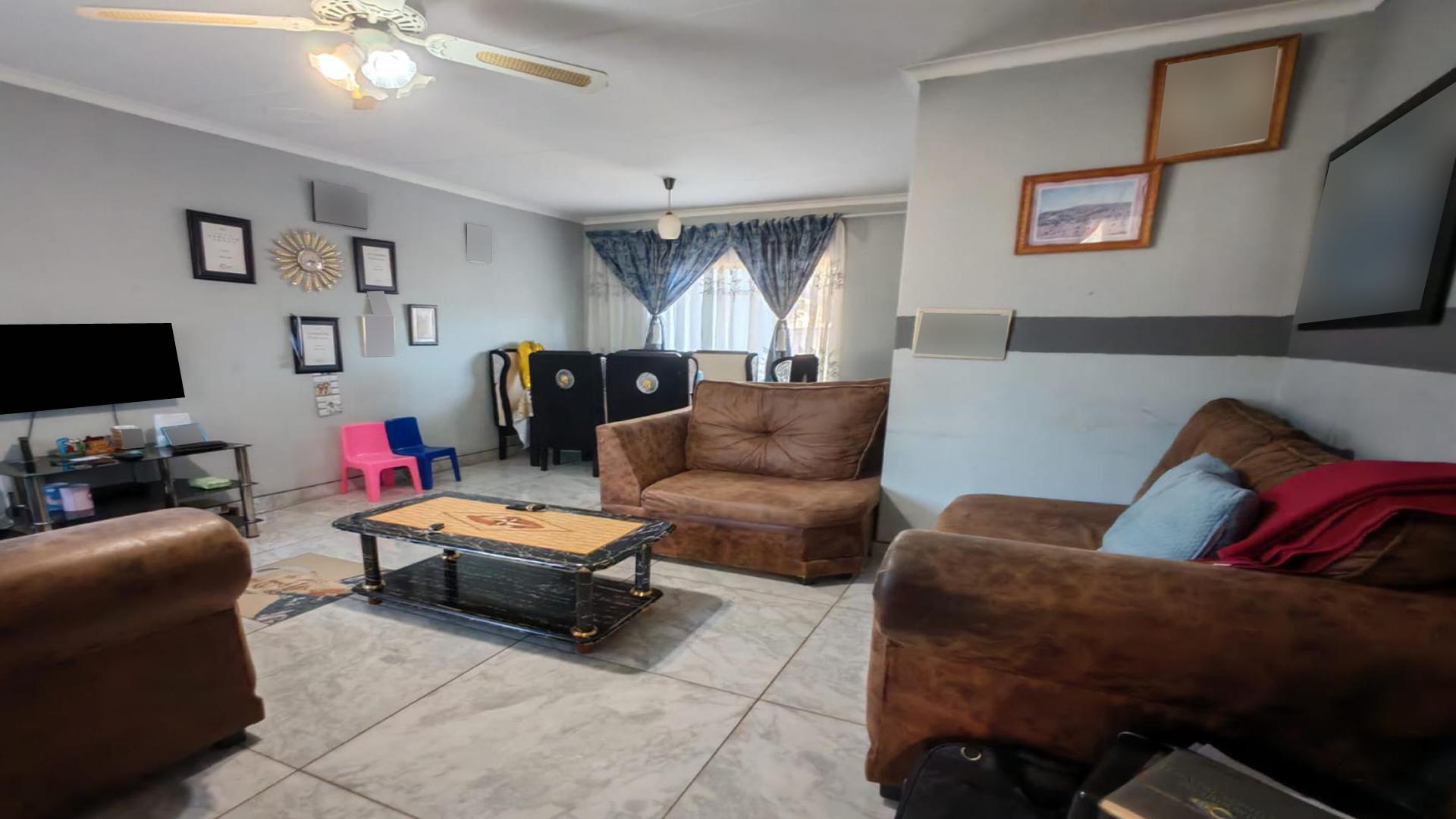 Lounges of property in Sasolburg