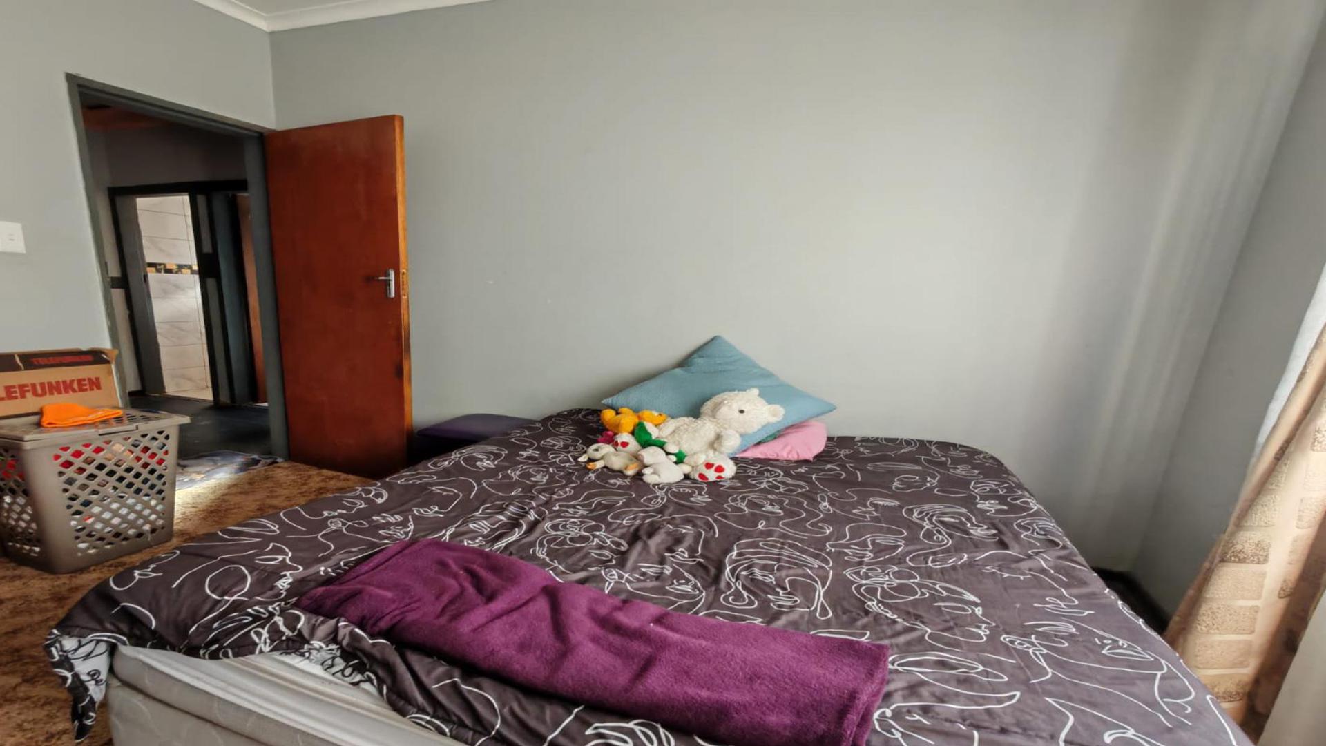 Bed Room 1 of property in Sasolburg
