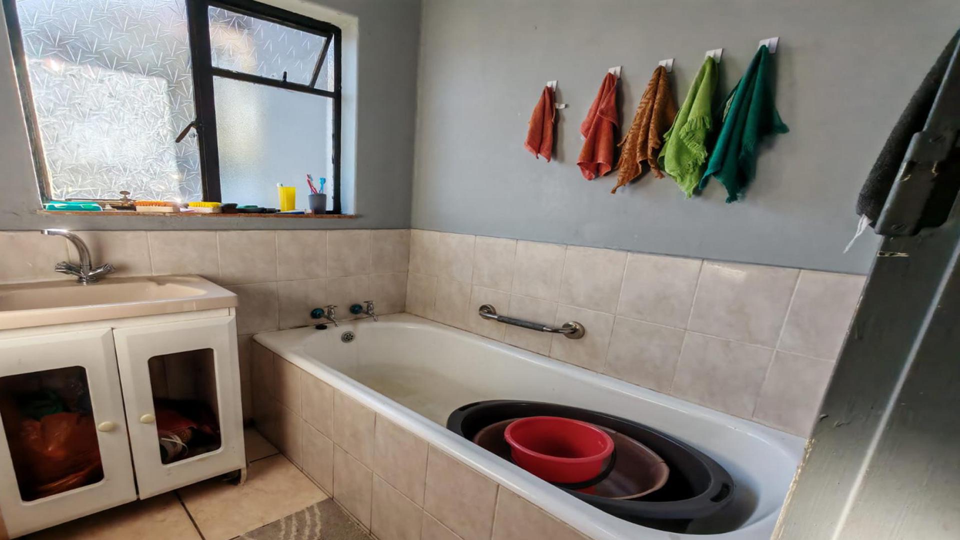 Bathroom 1 of property in Sasolburg