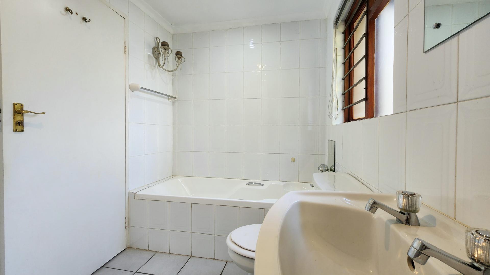 Bathroom 1 of property in Jukskei Park