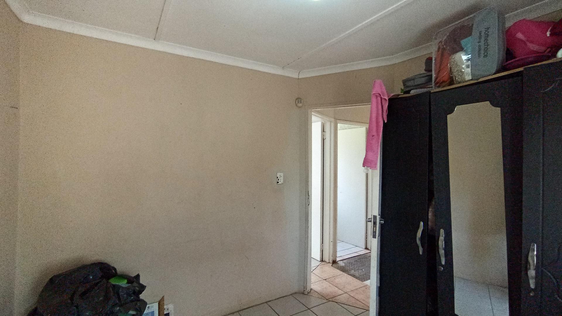 Bed Room 2 - 9 square meters of property in Kloof 