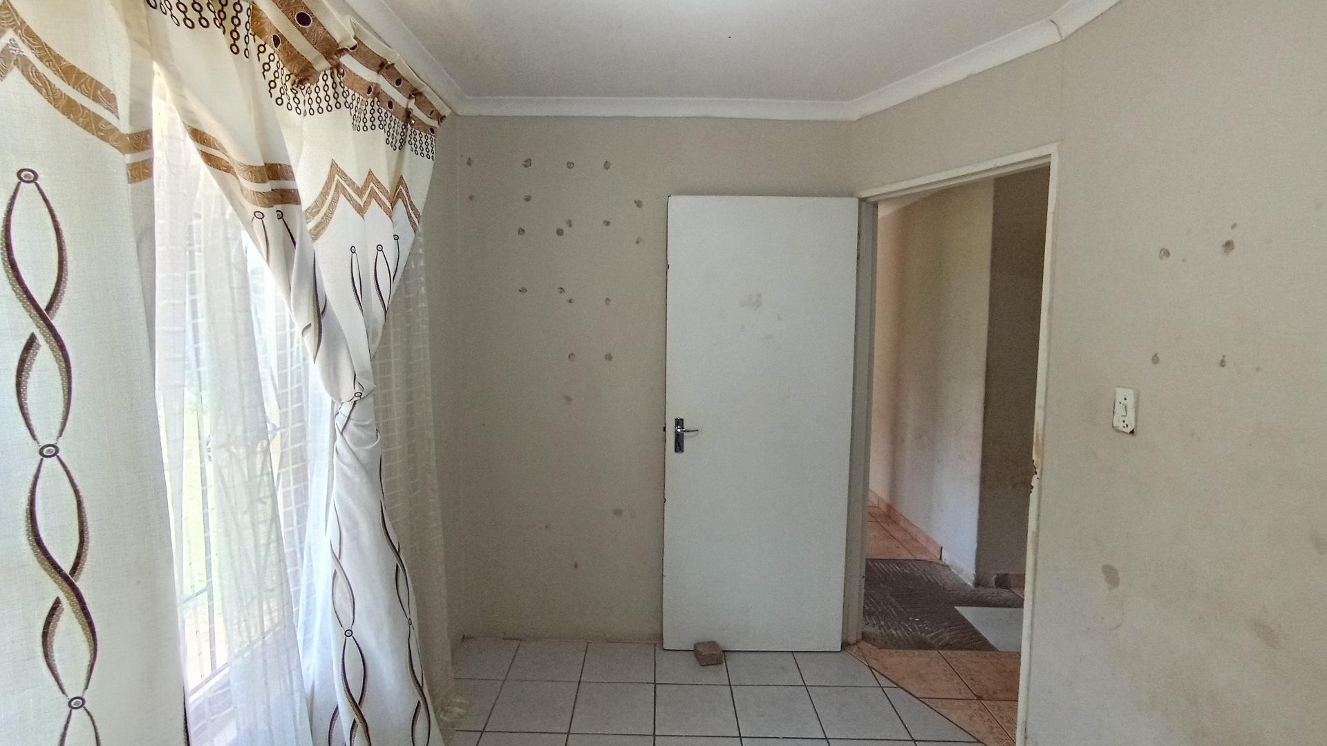 Bed Room 3 - 9 square meters of property in Kloof 
