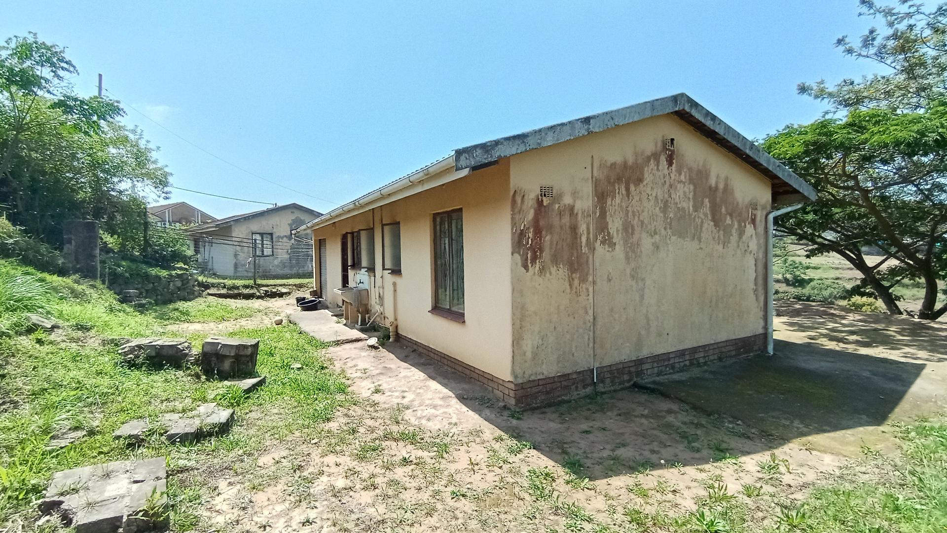 Backyard of property in Kloof 