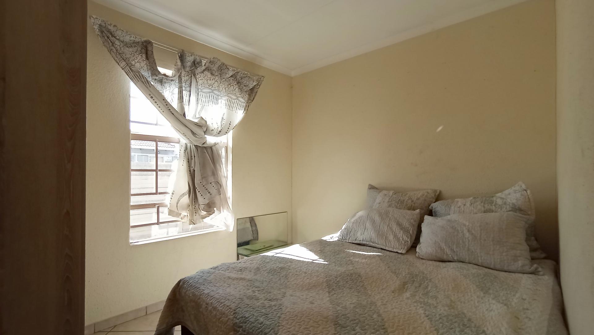 Bed Room 2 - 9 square meters of property in Andeon