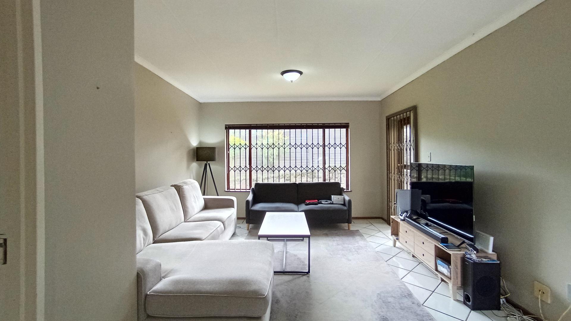 Lounges - 23 square meters of property in Caversham Glen