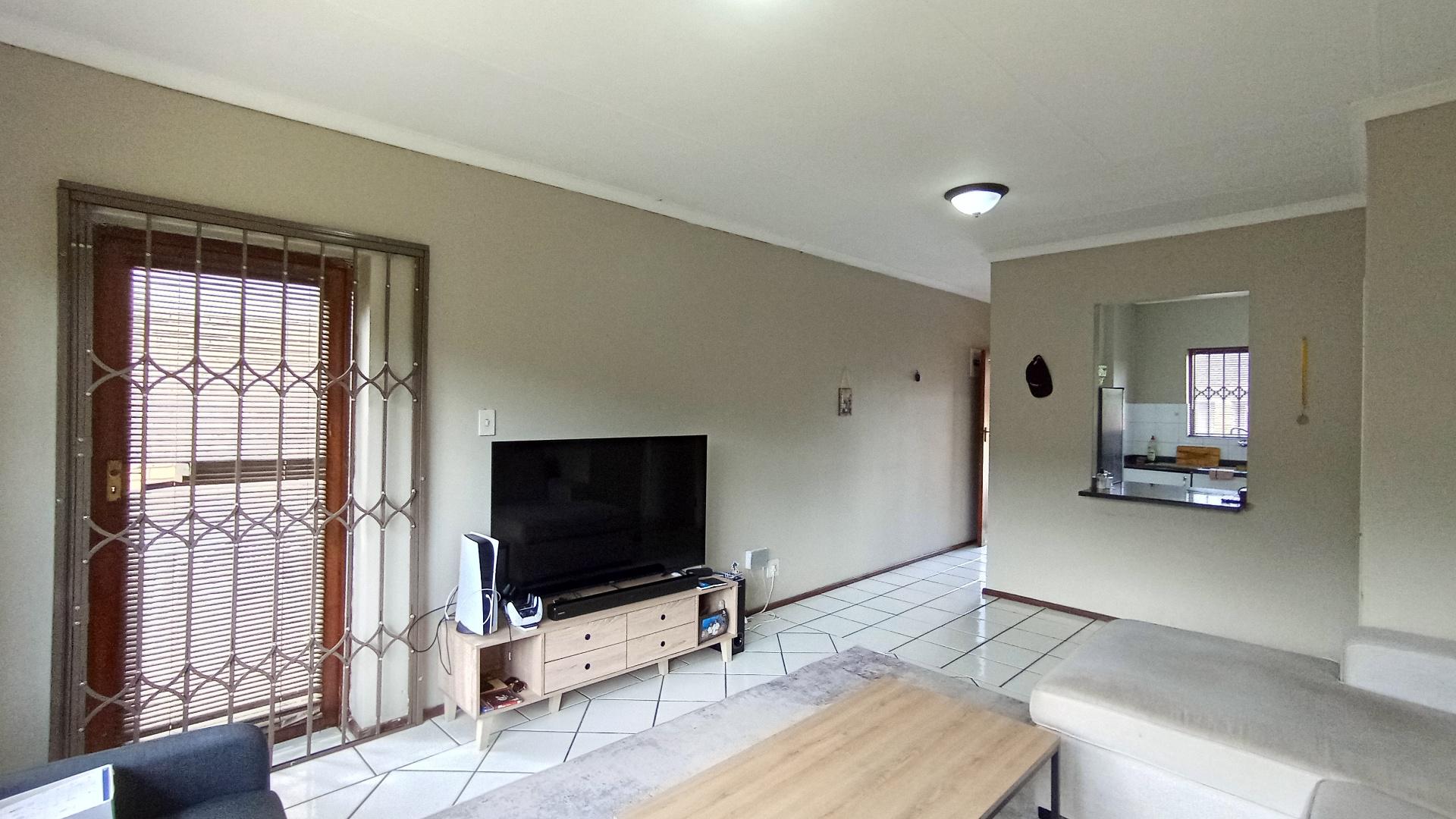 Lounges - 23 square meters of property in Caversham Glen