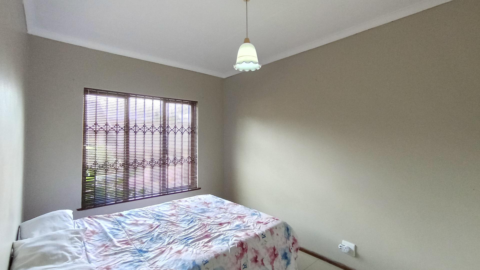 Bed Room 1 - 11 square meters of property in Caversham Glen