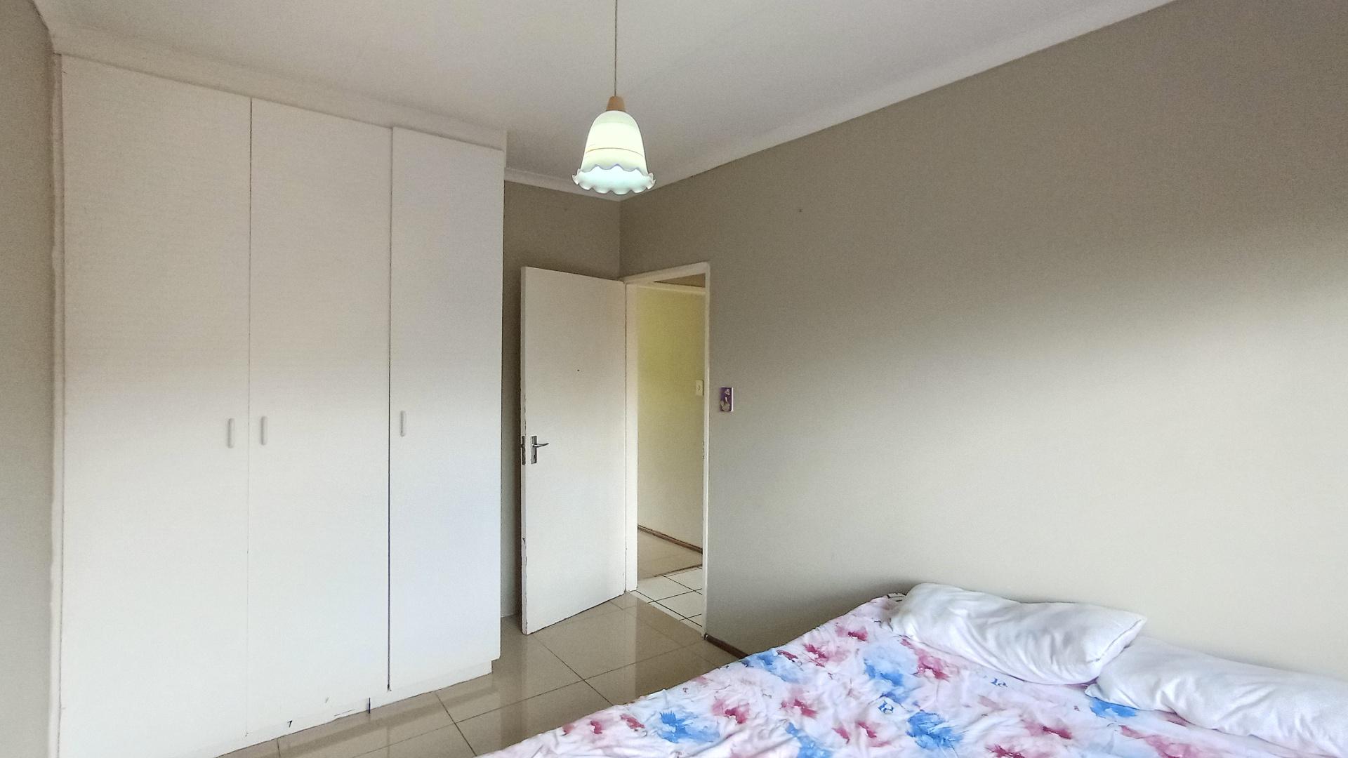 Bed Room 1 - 11 square meters of property in Caversham Glen