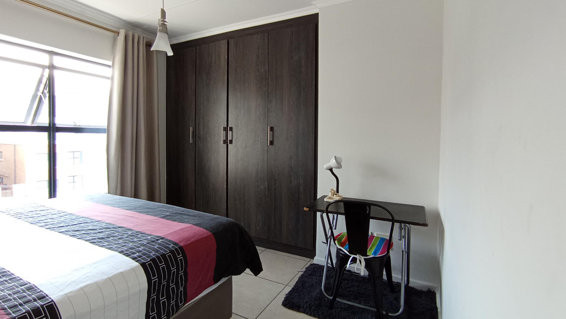 Bed Room 1 - 11 square meters of property in Olivedale