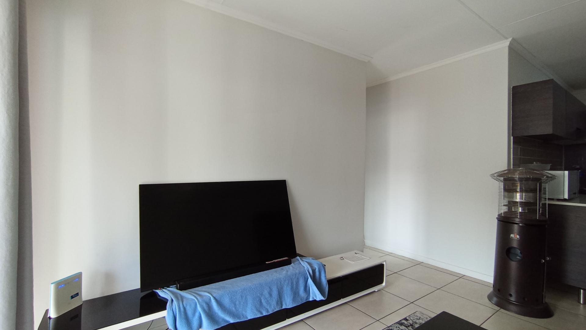 Lounges - 16 square meters of property in Olivedale