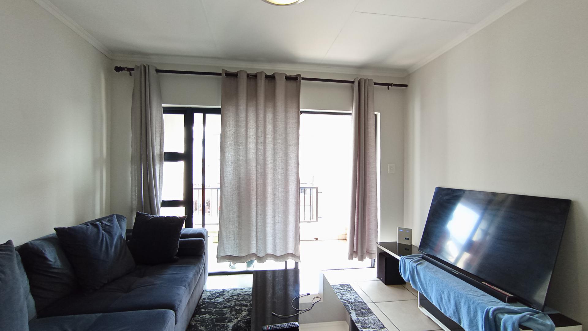Lounges - 16 square meters of property in Olivedale